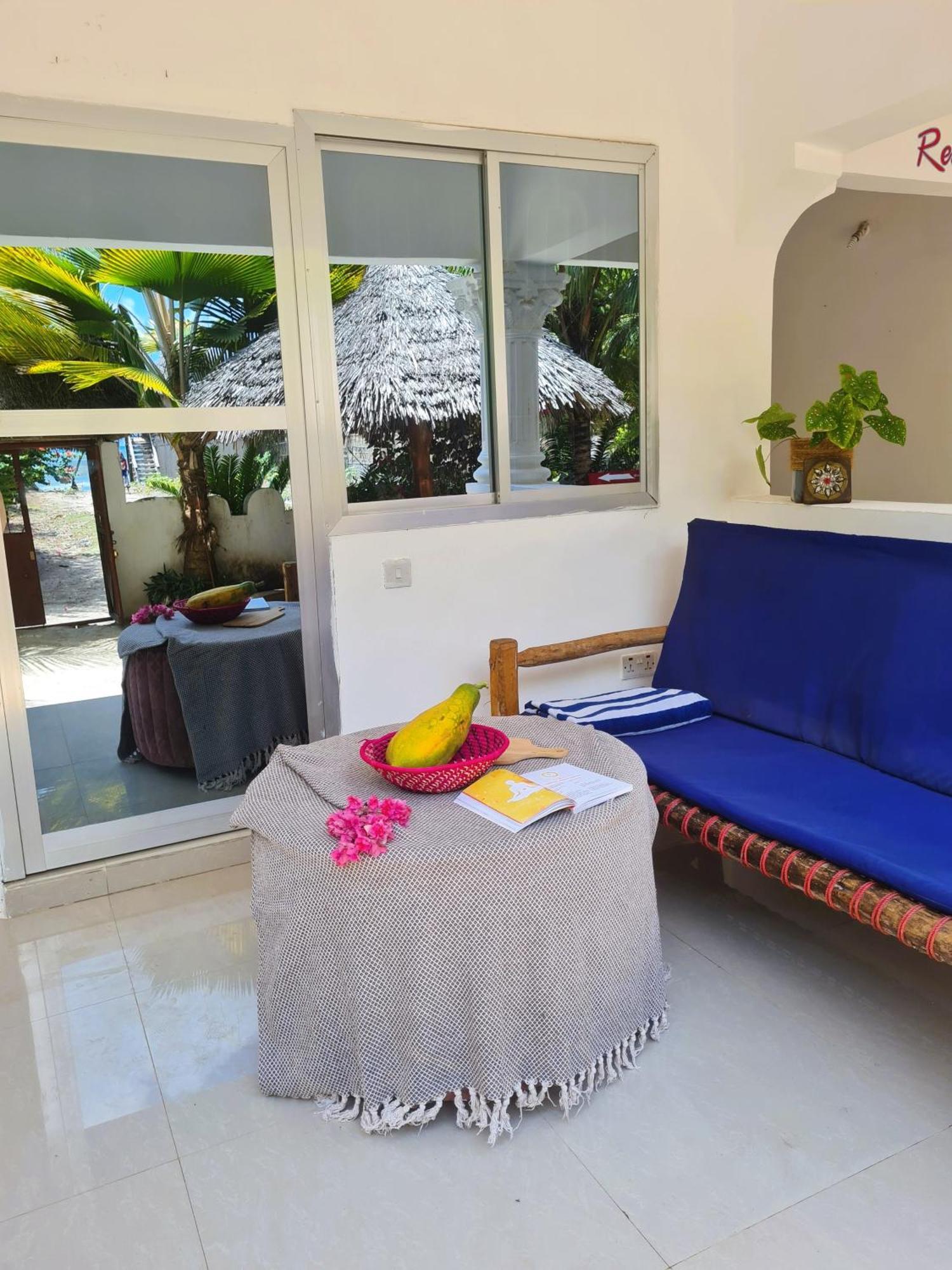 Beachfront Villa Ladha Ya Zanzibar Джамбиани Екстериор снимка