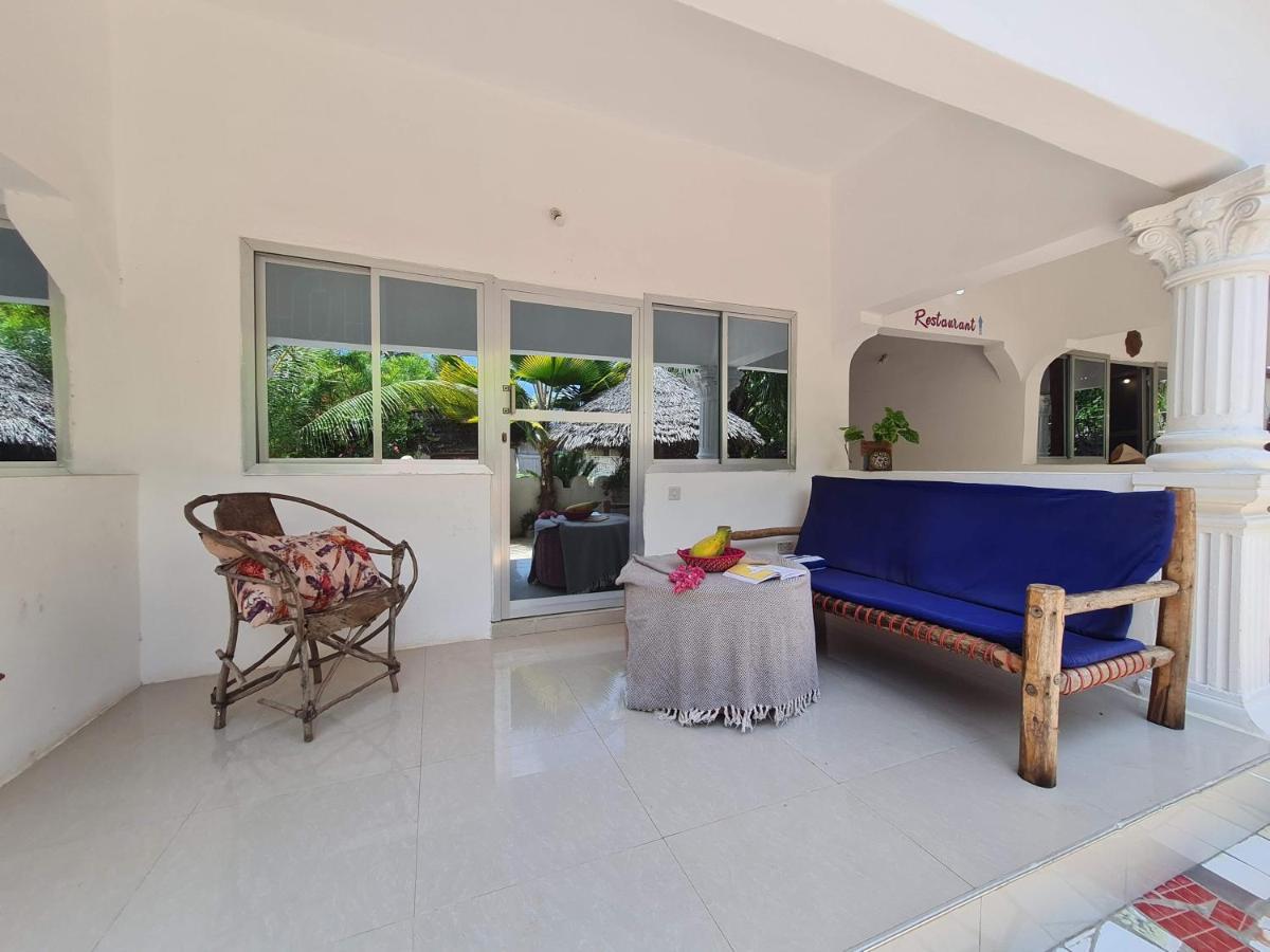 Beachfront Villa Ladha Ya Zanzibar Джамбиани Екстериор снимка