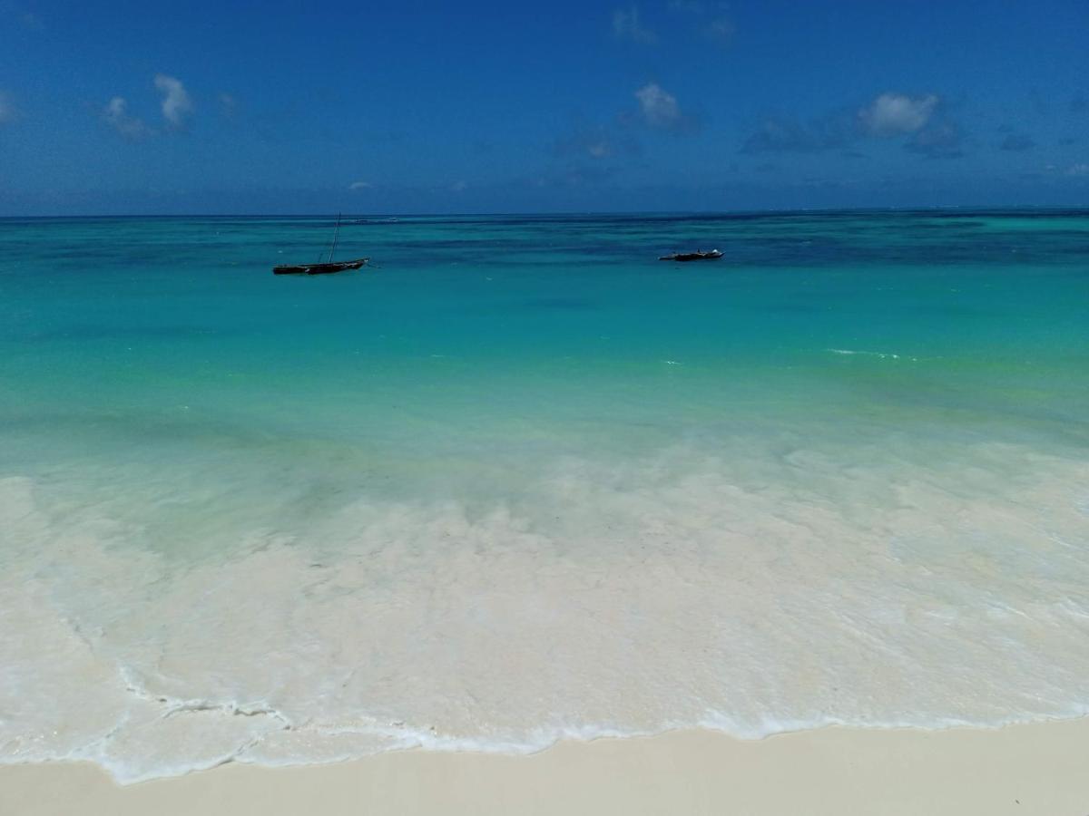 Beachfront Villa Ladha Ya Zanzibar Джамбиани Екстериор снимка