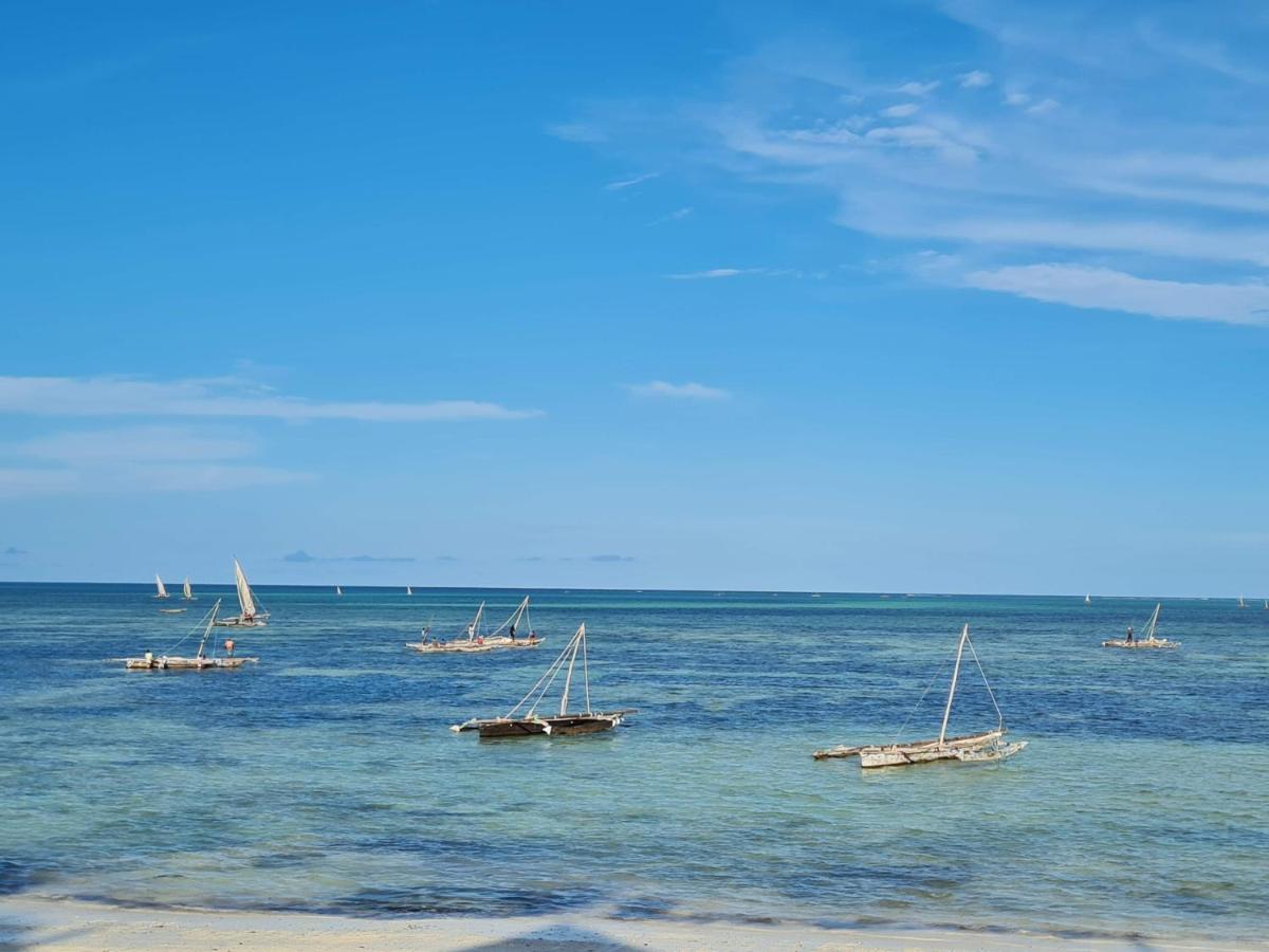 Beachfront Villa Ladha Ya Zanzibar Джамбиани Екстериор снимка