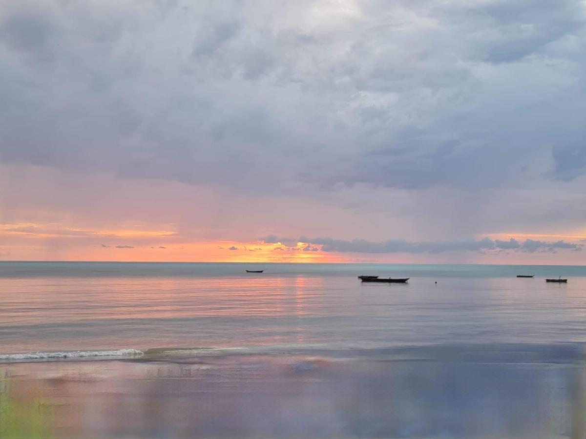 Beachfront Villa Ladha Ya Zanzibar Джамбиани Екстериор снимка