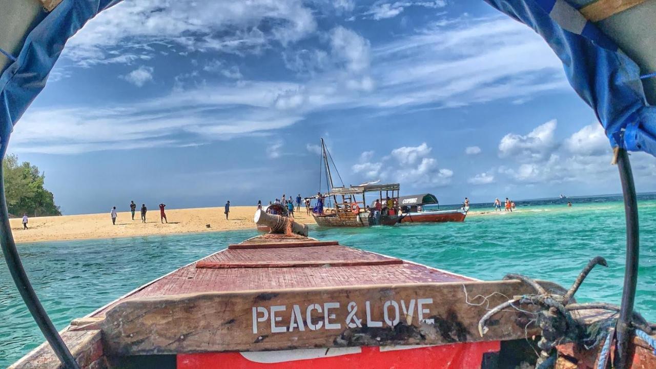 Beachfront Villa Ladha Ya Zanzibar Джамбиани Екстериор снимка