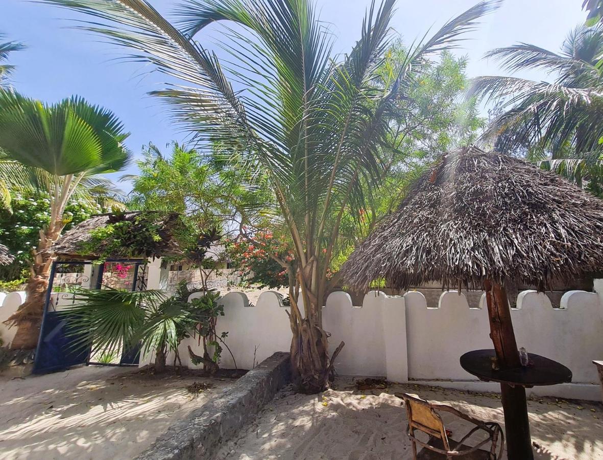 Beachfront Villa Ladha Ya Zanzibar Джамбиани Екстериор снимка
