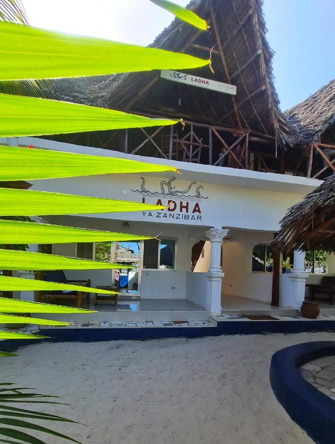 Beachfront Villa Ladha Ya Zanzibar Джамбиани Екстериор снимка