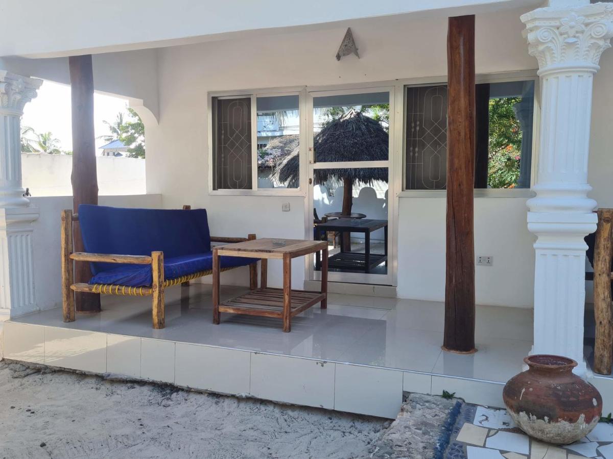 Beachfront Villa Ladha Ya Zanzibar Джамбиани Екстериор снимка