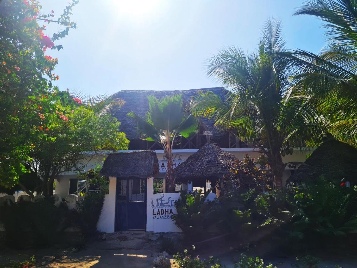 Beachfront Villa Ladha Ya Zanzibar Джамбиани Екстериор снимка