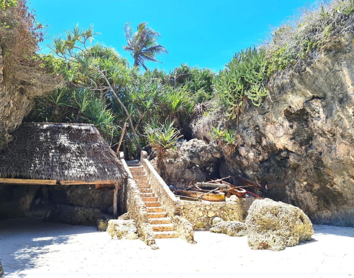 Beachfront Villa Ladha Ya Zanzibar Джамбиани Екстериор снимка
