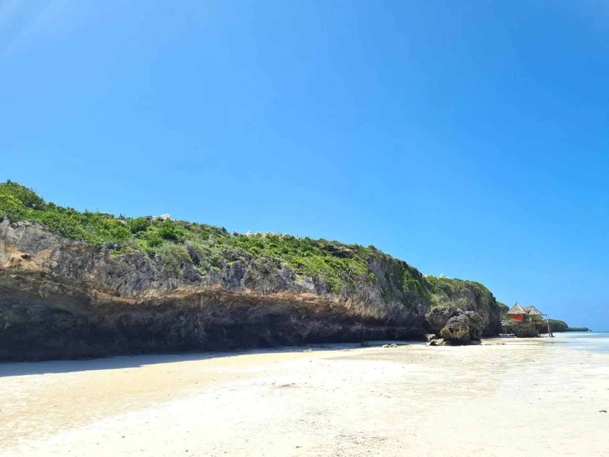 Beachfront Villa Ladha Ya Zanzibar Джамбиани Екстериор снимка
