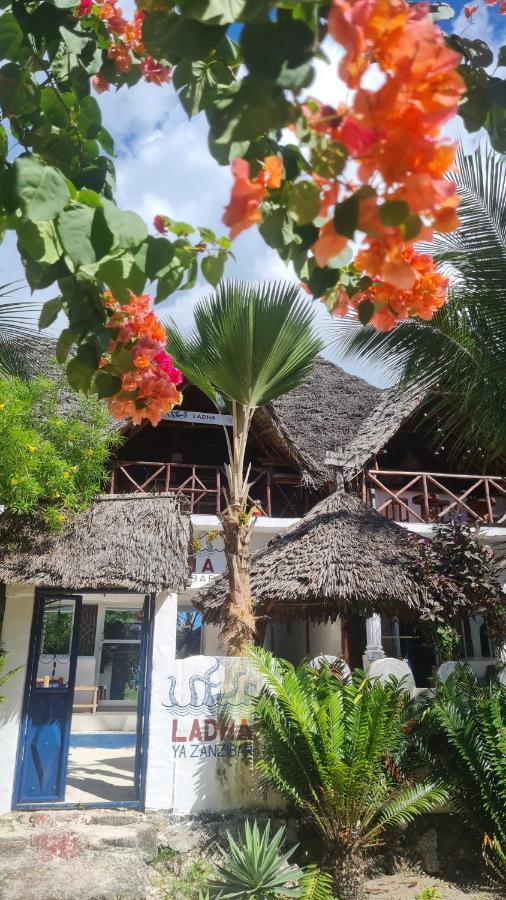 Beachfront Villa Ladha Ya Zanzibar Джамбиани Екстериор снимка