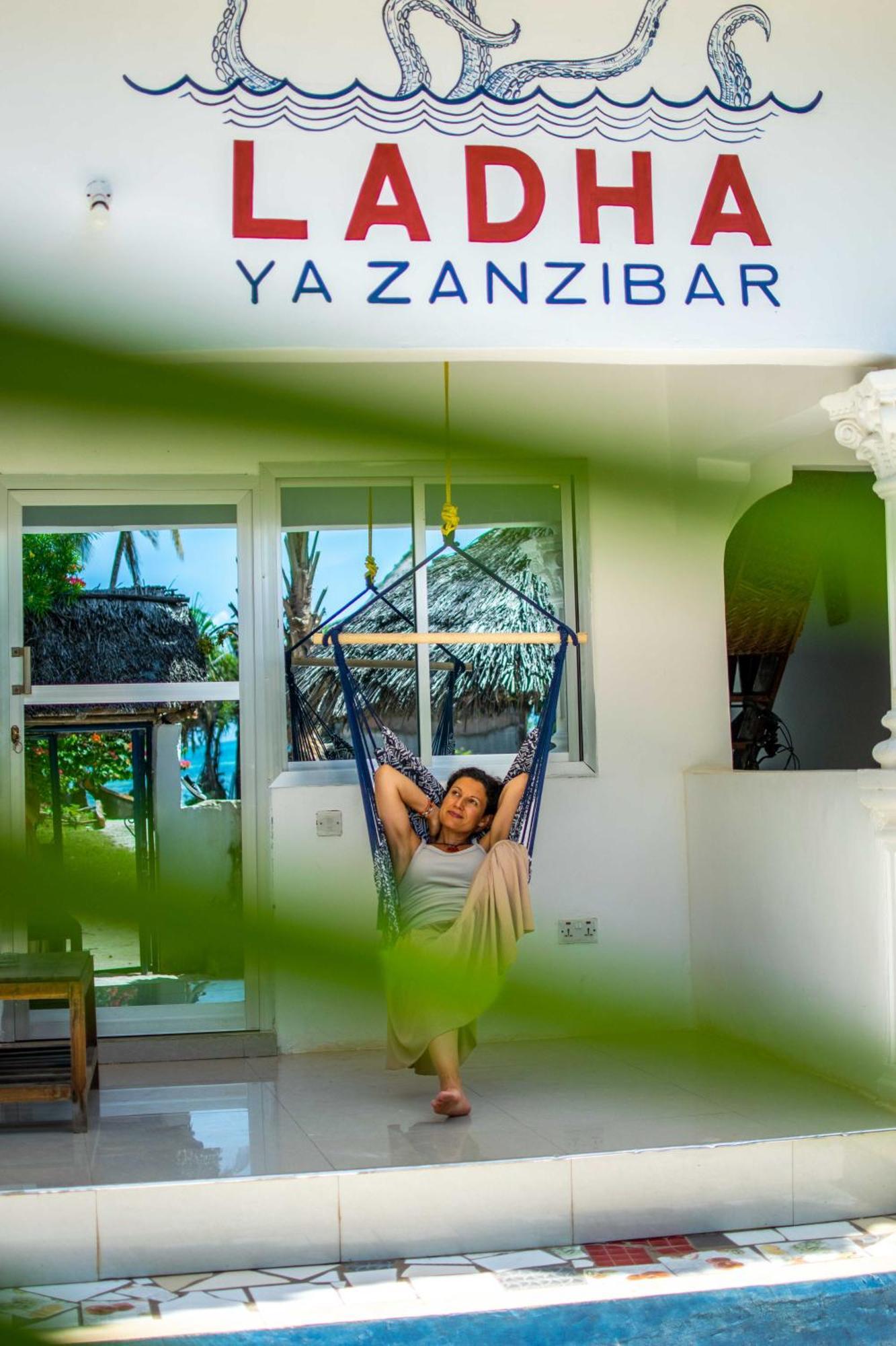 Beachfront Villa Ladha Ya Zanzibar Джамбиани Екстериор снимка