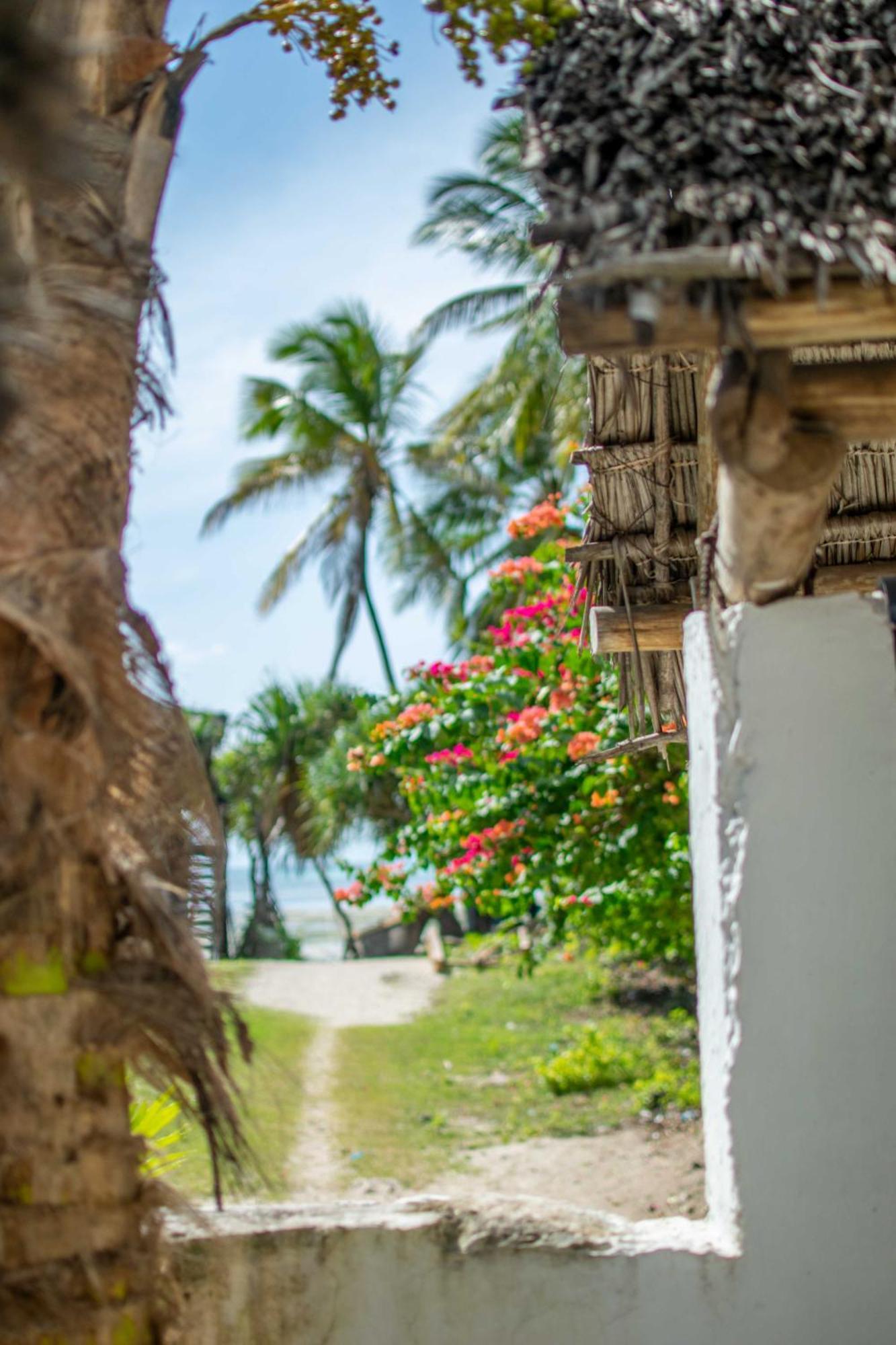 Beachfront Villa Ladha Ya Zanzibar Джамбиани Екстериор снимка
