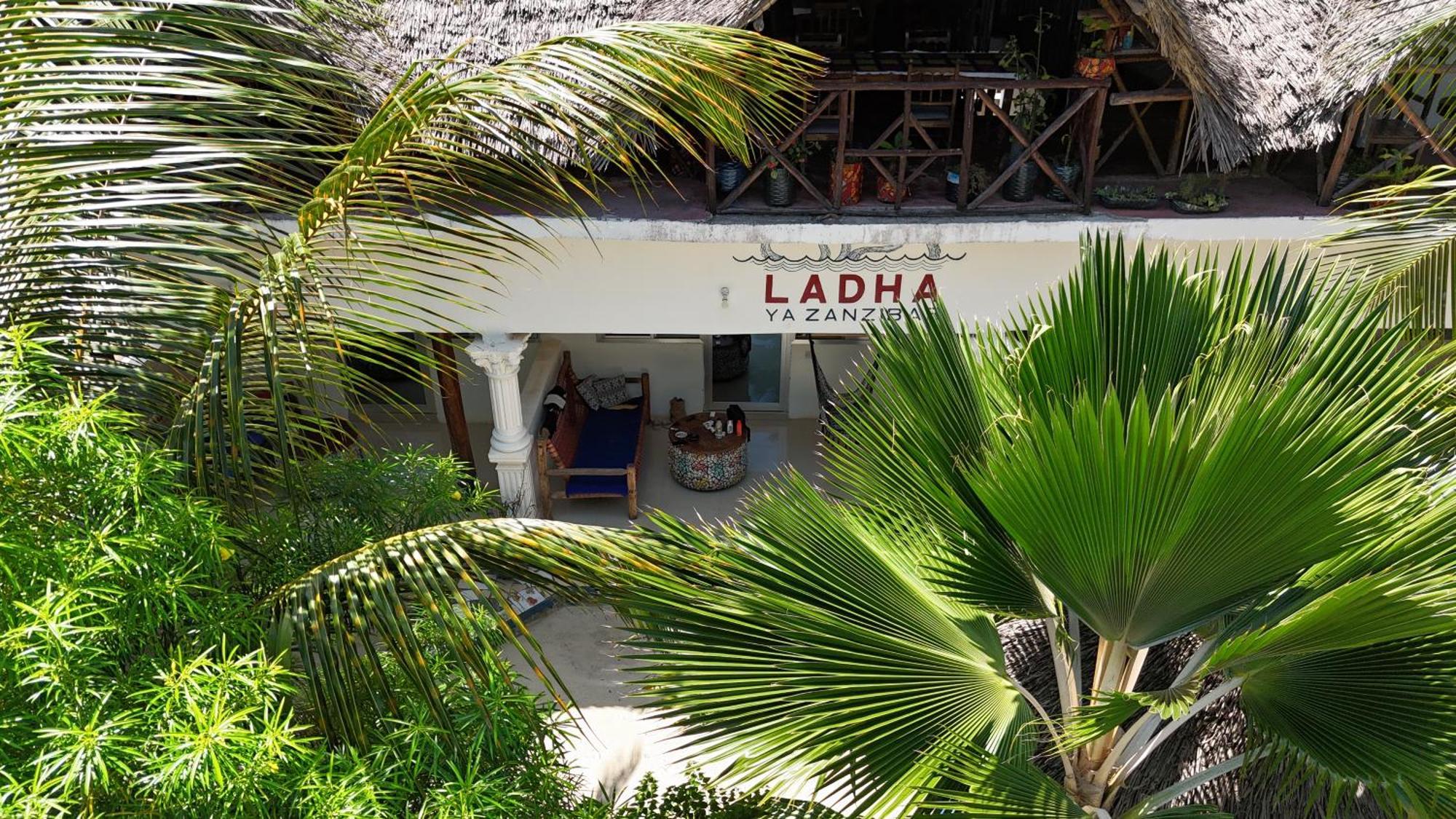 Beachfront Villa Ladha Ya Zanzibar Джамбиани Екстериор снимка